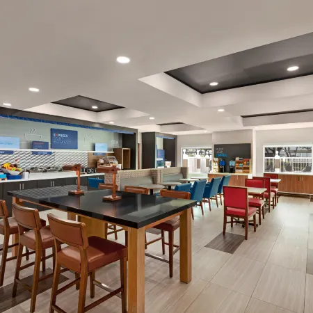 Holiday Inn Express & Suites PEMBROKE PINES-SHERIDAN ST by IHG