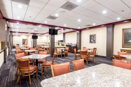Clarion Hotel Detroit Metro Airport