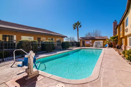 Comfort Inn & Suites Отели в г. Мохаве