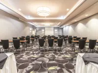 La Quinta Inn & Suites by Wyndham Arlington North 6 Flags Dr