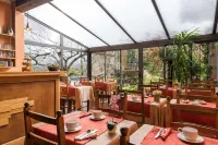 Hostellerie le Beffroi فنادق في Seguret
