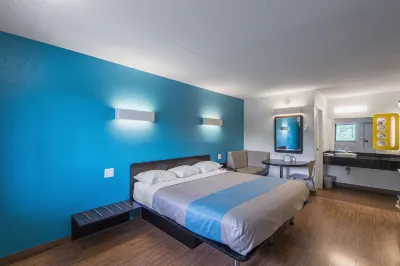 Motel 6 Overland Park, KS