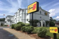 Super 8 by Wyndham Harbison/Parkridge Hospital Hotels in Seven Oaks