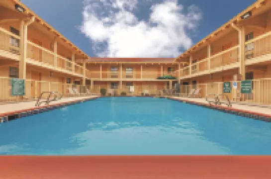 ลากินตา อินน์ บายวินด์แฮม มิดแลนด์ โรงแรมในมิดแลนด์