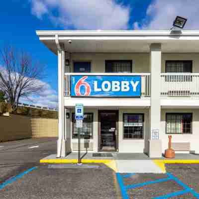 Motel 6 New Brunswick, NJ Hotel Exterior