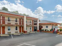 Econo Lodge Fort Jackson Hotel berhampiran Kubu Jackson