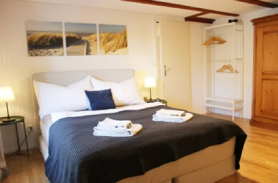 Completely Renovated Apartment Near the Train Station and the Center Hotels in 