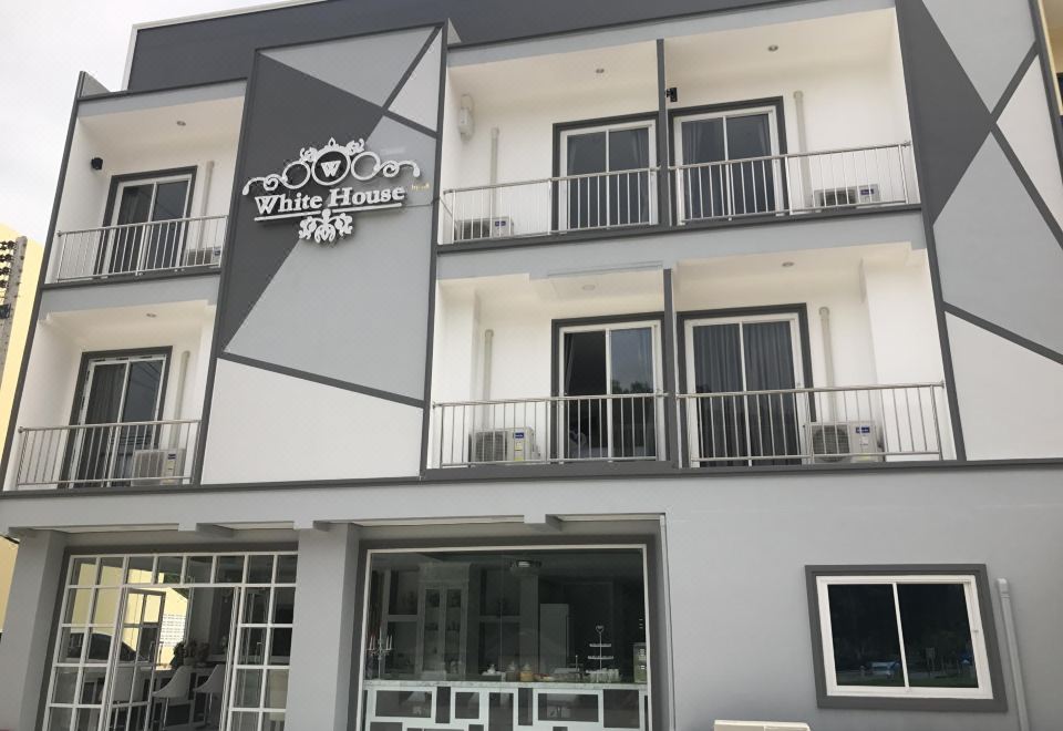 2. 화이트 하우스 ..