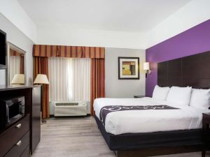 La Quinta Inn & Suites by Wyndham Raymondville