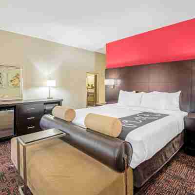 La Quinta Inn & Suites by Wyndham Elk City Rooms