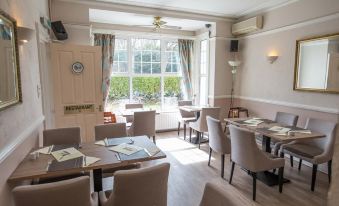 Corner House Hotel Gatwick with Holiday Parking