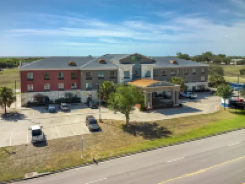 Holiday Inn Express & Suites Beeville by IHG Hotéis em Bee County