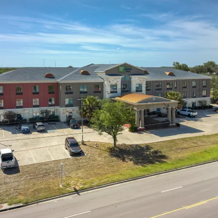 Holiday Inn Express & Suites Beeville by IHG