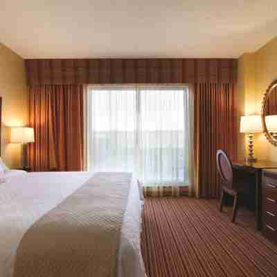 Embassy Suites by Hilton Norman Hotel & Conference Center Rooms