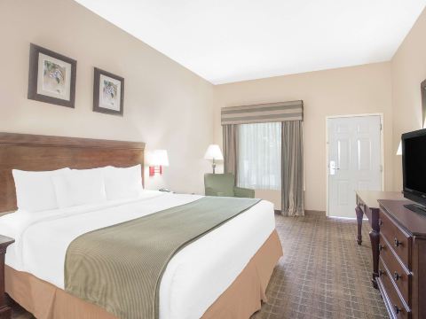 Baymont by Wyndham Crestview