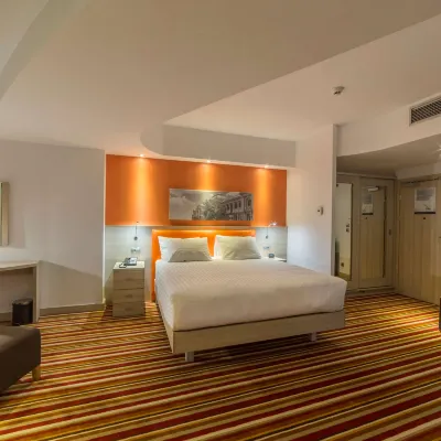 Hampton By Hilton Iasi Hotels near Botanic Garden