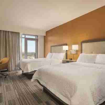 Hampton Inn & Suites Roanoke Downtown Rooms