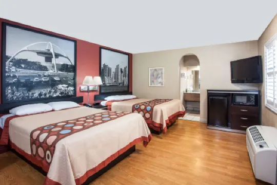 Motel 6 Pasadena, CA – Old Town Pasadena Area