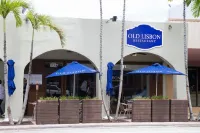 南邁阿密-科勒爾蓋布爾斯羅德威旅館