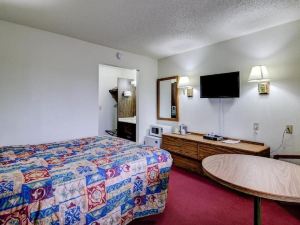 Bloomer Inn & Suites