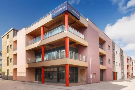 Travelodge Bangor Отели в г. Пеншер