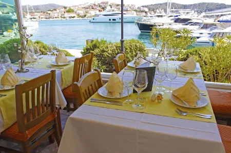 Marina Frapa Resort Rogoznica Отели в г. Razanj