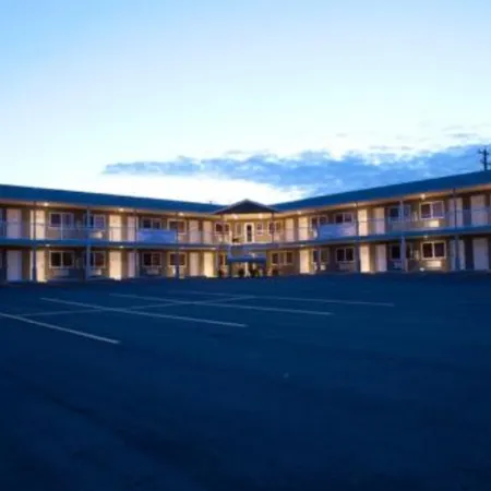 Shoreside Inn & Suites