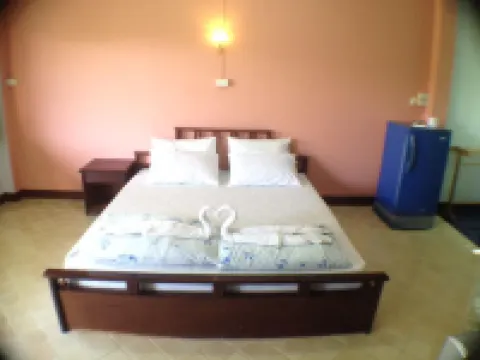 ประเสริฐศรีเพลส