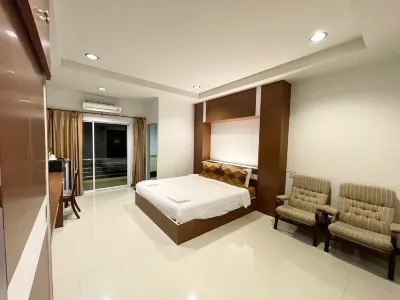 The Lion Residence Các khách sạn gần Wat Na Bua