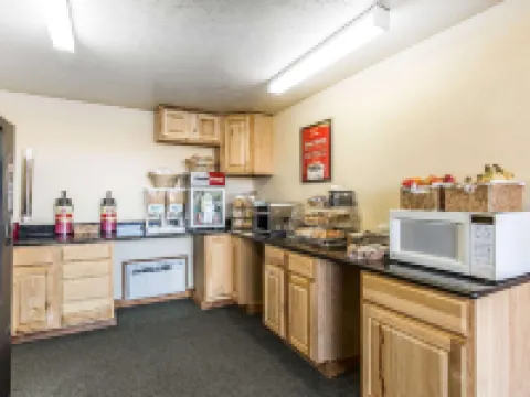 Econo Lodge Inn & Suites Kalispell - Glacier National Park Gateway Hotels in Kalispell