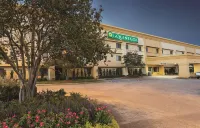 La Quinta Inn & Suites by Wyndham Baton Rouge Siegen Lane Hotels in Old Jefferson
