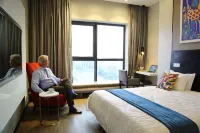 Room50Two Hotele w: 