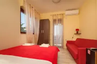 Apartments Mara Hotels in Kastel Luksic