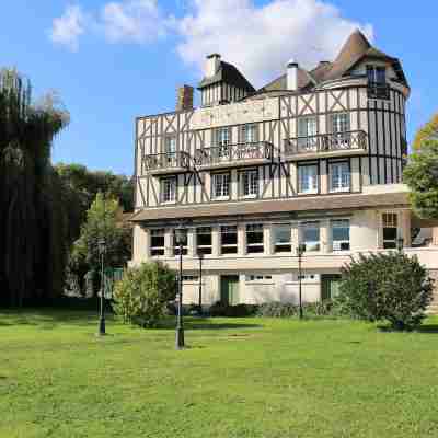 Hostellerie Saint-Pierre Hotel Exterior