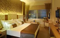 Orty Airport Hotel فنادق في Menderes