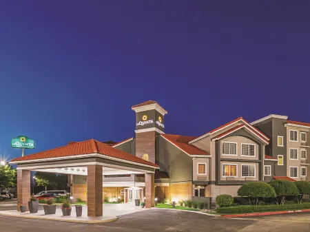 La Quinta Inn & Suites by Wyndham Fort Worth North