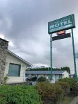 Trans Canada Motel Hotels near BC Wildlife Park