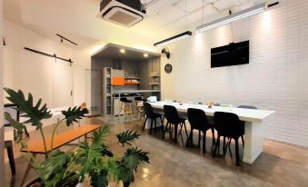 24 Hills Hotel