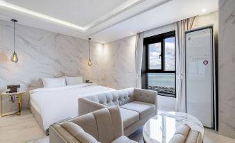 H Moment Hotel Songjeong - Housity