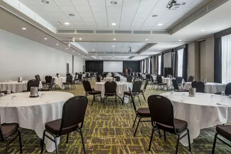 Best Western Plus Dartmouth Hotel  Suites Отели рядом со станцией Галифакс VIA железнодорожная станция