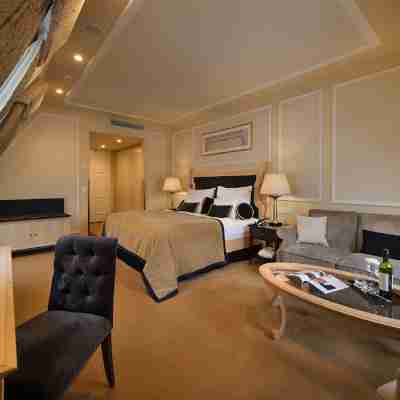 LOFT Premium & Wilson Palace Rooms