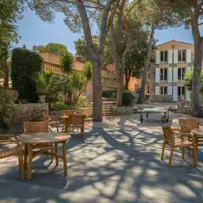 Hôtel Escapade - Le Pradet Hotel Exterior