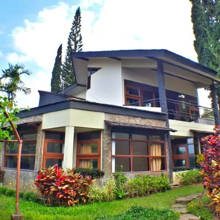 Villa 4-Br Klub Bunga No. 8 Batu Malang