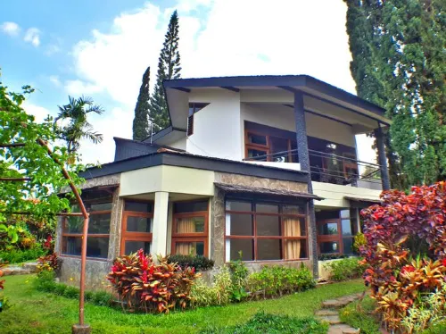 Villa 4-BR Klub Bunga No. 8 Batu Malang