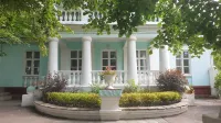 Otradnyij Guest House โรงแรมใน