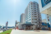 Гринн Отели рядом с достопримечательностью «Скульптура орла»