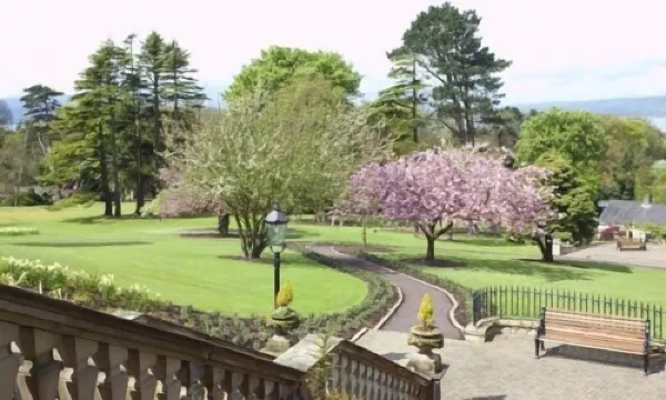 The Culloden Estate and Spa Рядом с отелем Photos