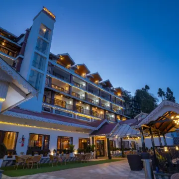 Istana Resort & Spa Hotels near Ghum