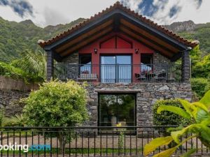 Casa de Campo Arco de Sao Jorge by An Island Apart