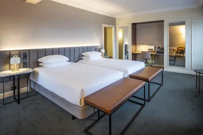 Hilton Brussels Grand Place Hotel dekat Church of Notre-Dame de Bon Secours